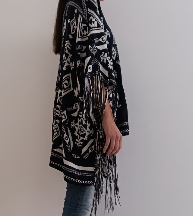 Nuovissimo poncho H&M con stampa etnica