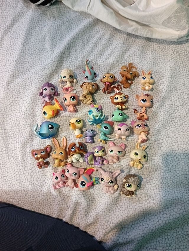 Lote de 30 figuras Littlest Pet Shop.
