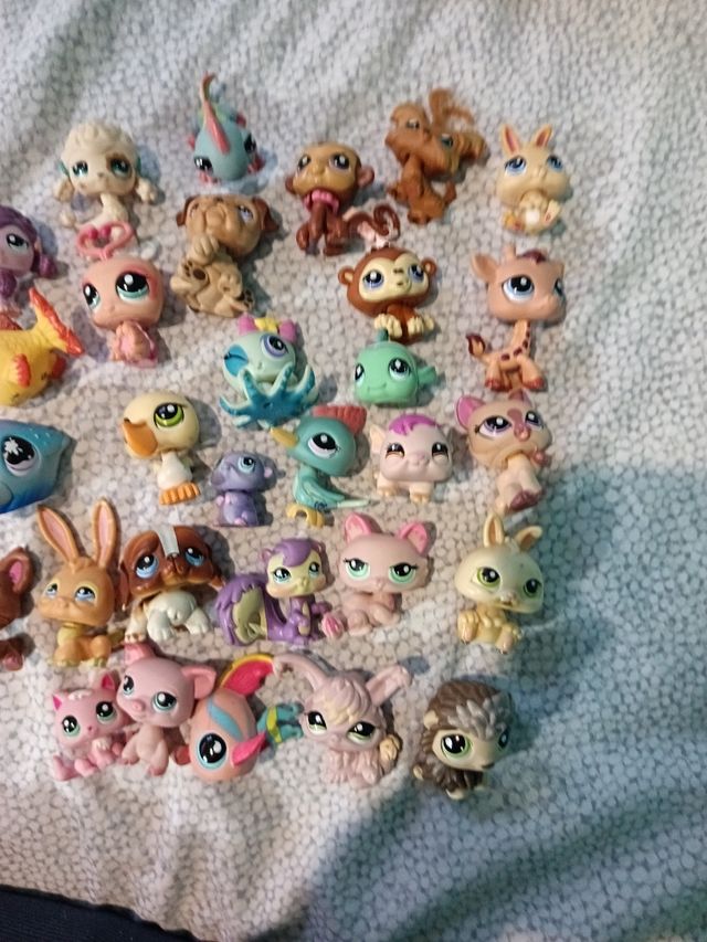 Lote de 30 figuras Littlest Pet Shop.
