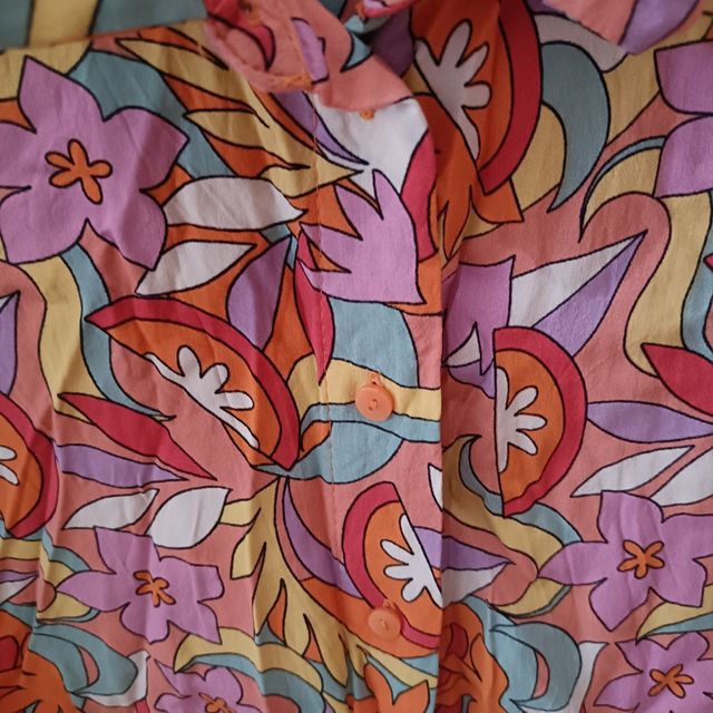 Camisa manga corta con estampado colorido Lefties