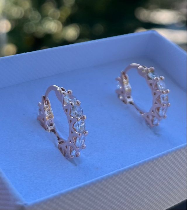 Orecchini a cerchio oro laminato 585RGcon zirconi