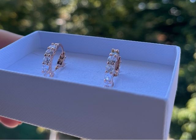 Orecchini a cerchio oro laminato 585RGcon zirconi