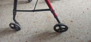 Andador con ruedas y asiento