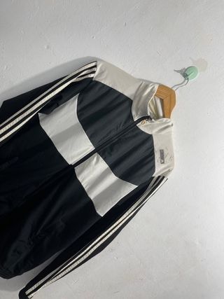¡¡OFERTA!! Talla XL Chaqueta Adidas Negra y Blanca