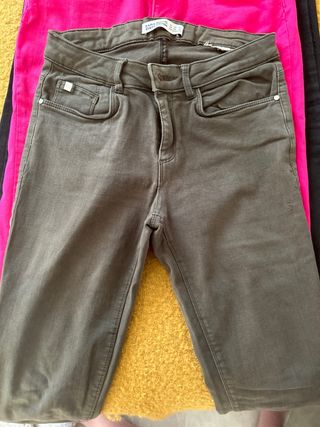 lote de Pantalones Zara Tallas 36 y 38.
