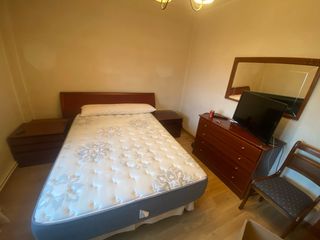 Habitación completa: Cama, cómoda, armario,espejo