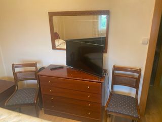 Habitación completa: Cama, cómoda, armario,espejo