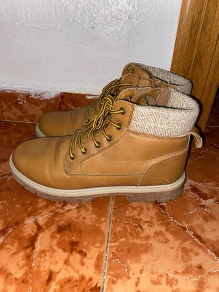 Botas de montaña color camel