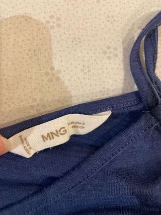 Camiseta corta azul sin hombros