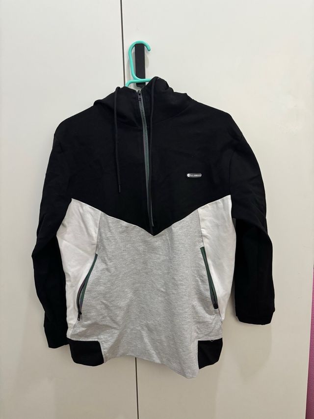 Sudadera Pull&Bear Negra, Gris y Blanca