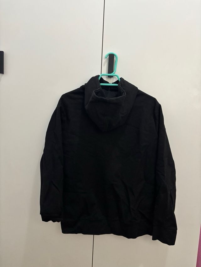 Sudadera Pull&Bear Negra, Gris y Blanca