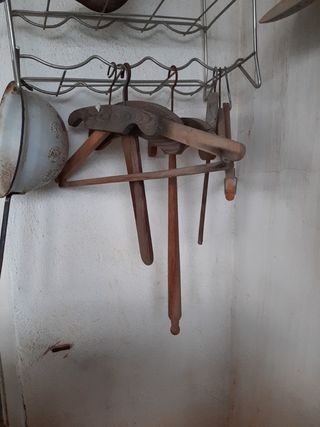 Perchas de madera antiguas