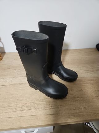 Botas de agua negras con hebilla 