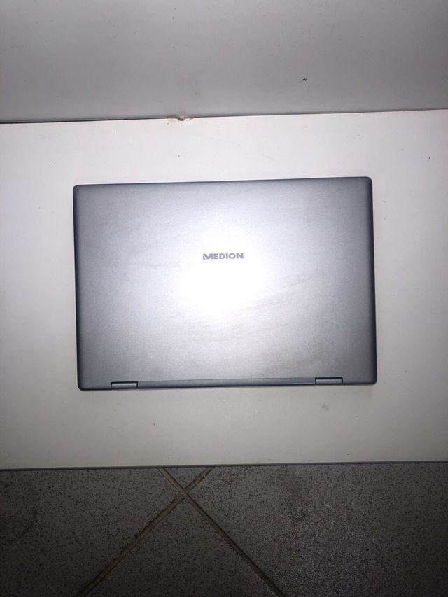 Medion S4401 X360 (i3-7th Gen)