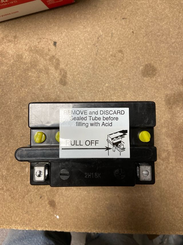 Batería de moto Yuasa YB14L-A2 12V 14,7Ah