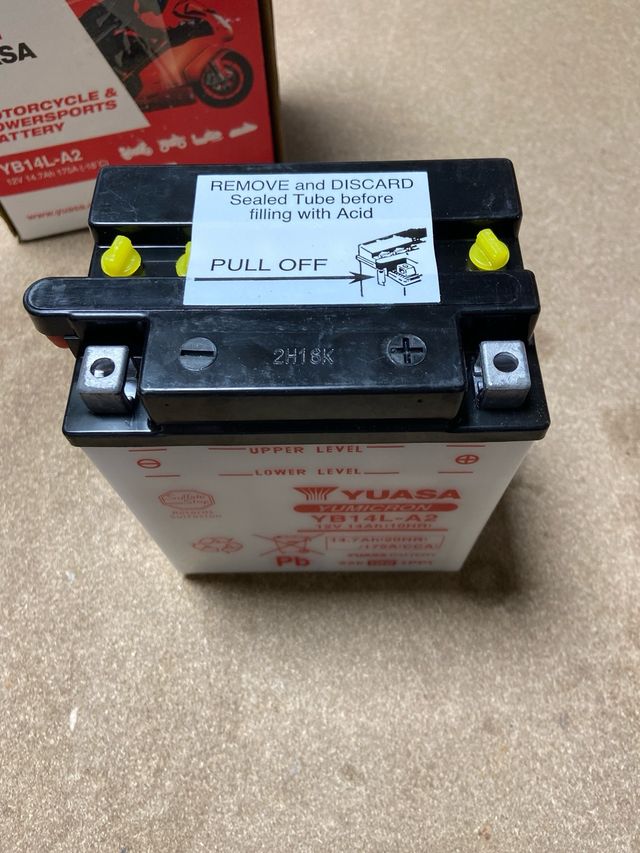 Batería de moto Yuasa YB14L-A2 12V 14,7Ah