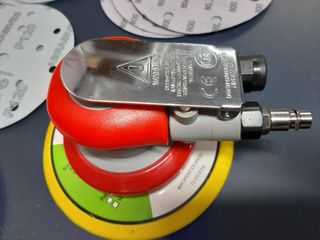LIJADORA ROTOORBITAL PLATO 150MM Y 12DISCOS 