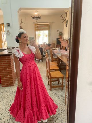 Traje de flamenca rosa con volantes