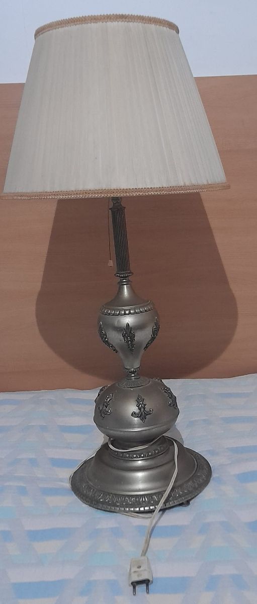 Lámpara de mesa diseño clásico