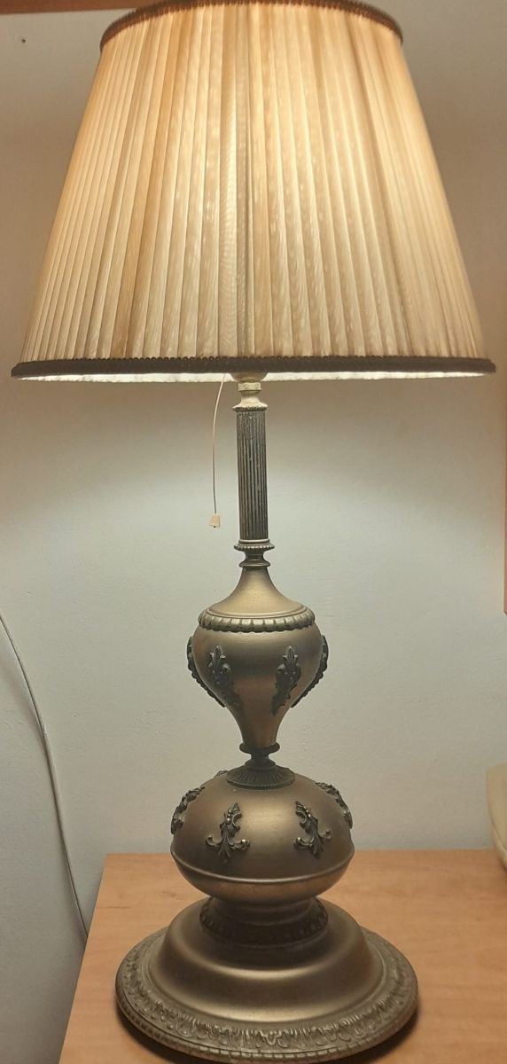 Lámpara de mesa diseño clásico