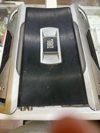 Amplificador JBL Negro y Plateado