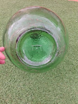 Damajuana antigua de cristal verde