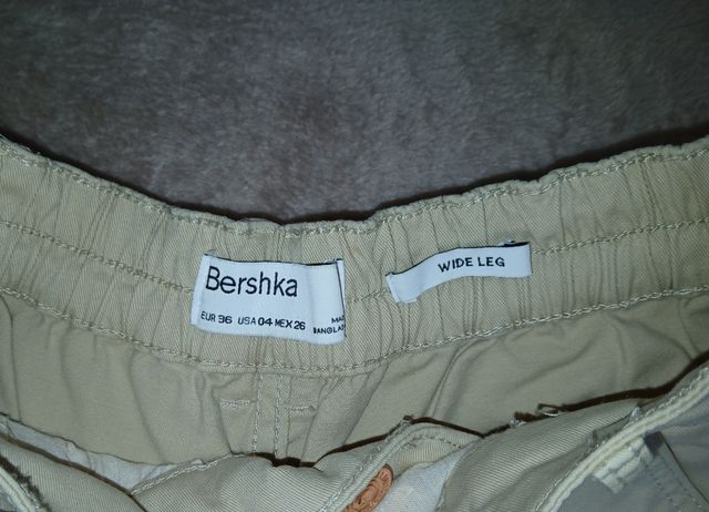 Pantalón cargo beige wide leg