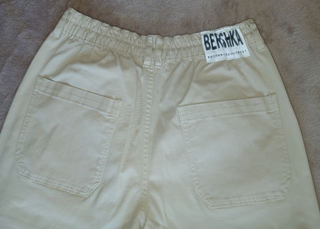 Pantalón cargo beige wide leg