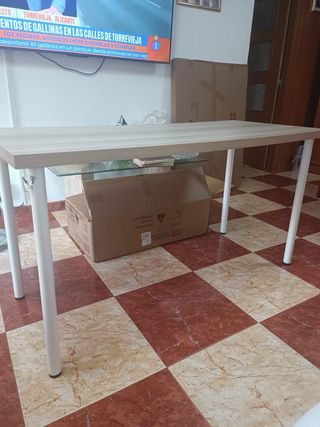 Mesa de madera y metal beige/blanca