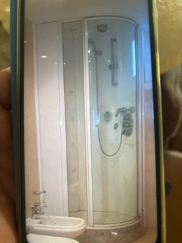 Cabina de ducha con hidromasaje

