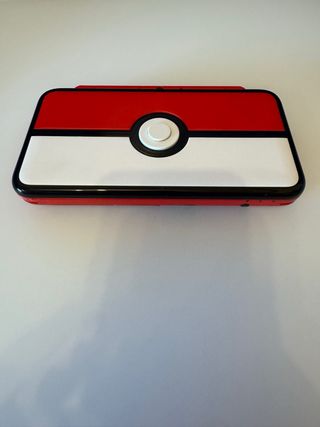Nintendo 2DS XL Edición Poké Ball