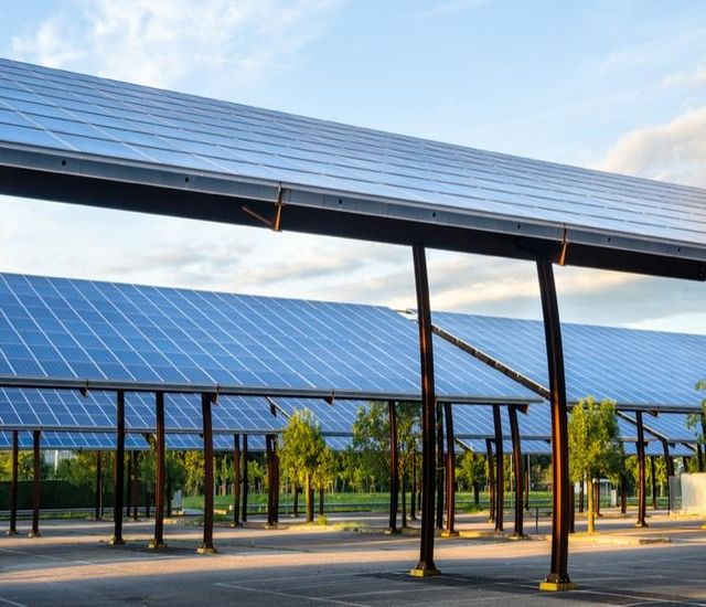 Instalación y montaje de marquesinas fotovoltaicas