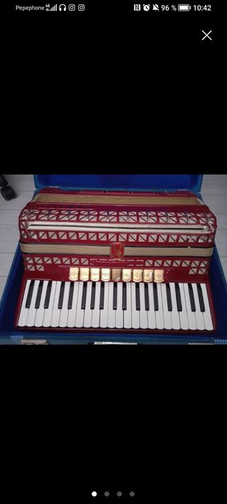 Acordeón Hohner original 9 registros 80 bajos