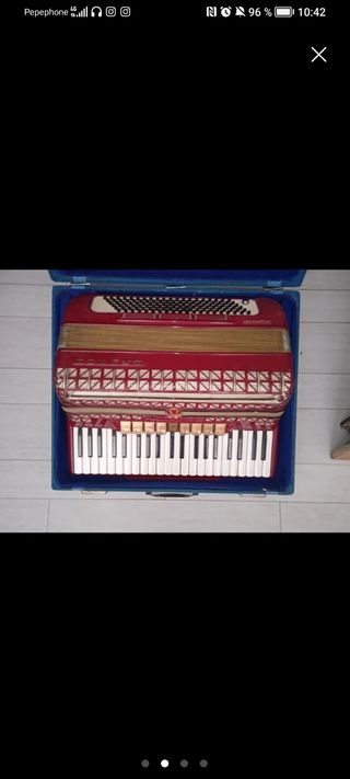Acordeón Hohner original 9 registros 80 bajos