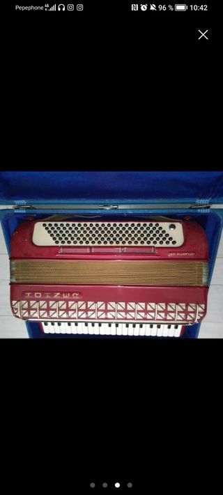 Acordeón Hohner original 9 registros 80 bajos