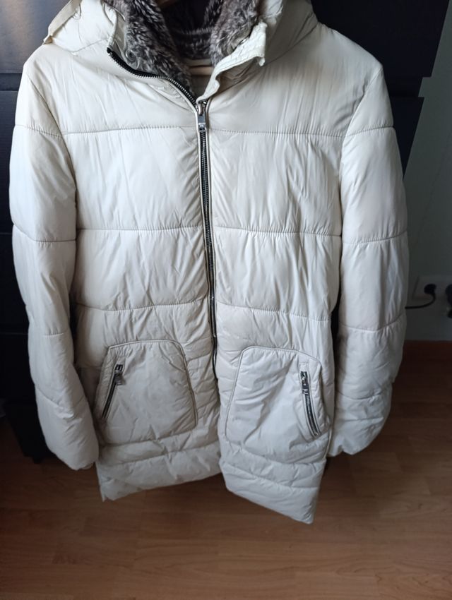 Plumífero Pull and Bear beige Talla L