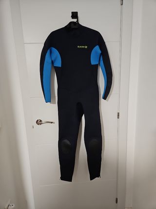Neopreno niño OLAIAN azul y negro de Decathlon.