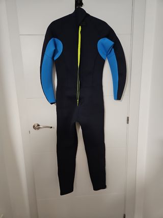 Neopreno niño OLAIAN azul y negro de Decathlon.