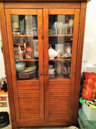 Armario Vitrina Estilo Colonial Madera y Cristal