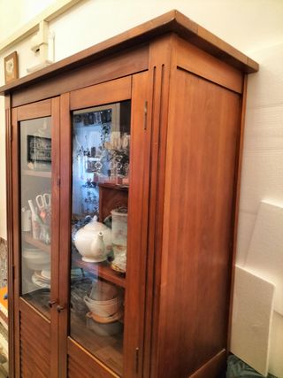 Armario Vitrina Estilo Colonial Madera y Cristal