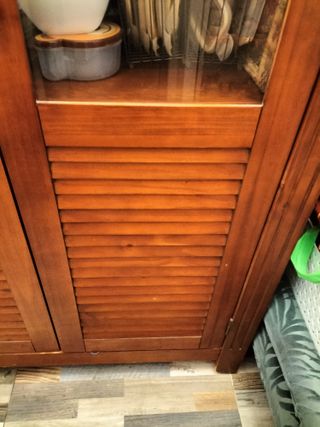 Armario Vitrina Estilo Colonial Madera y Cristal