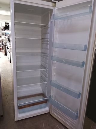 Nevera blanca vertical marca Daewoo 