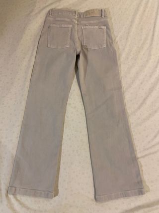 Pantalón campana gris con tachuelas