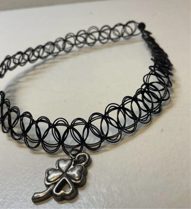 Collana girocollo con ciondolo quadrifoglio