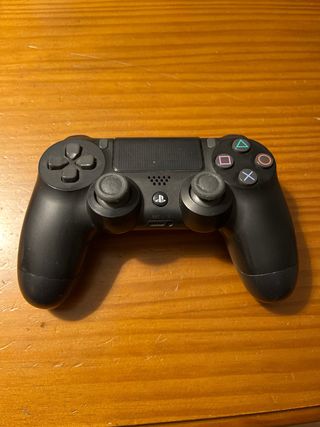 PS4 500GB + Mando y Juegos