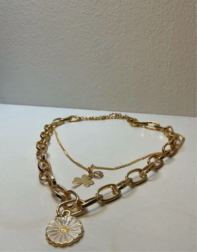 Collana doppio filo con margherita e quadrifoglio