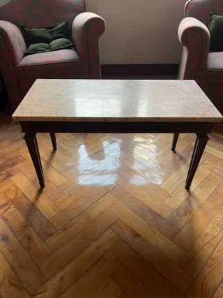 Mesita de salón de mármol y madera