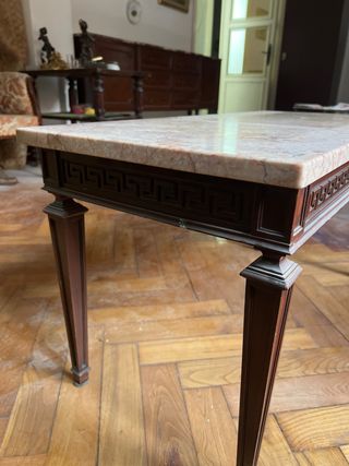 Mesita de salón de mármol y madera