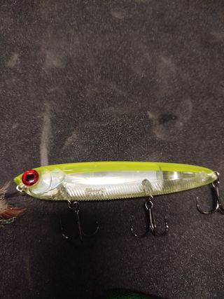 4 señuelos de pesca de superficie