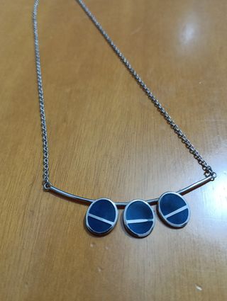 Collar con tres colgantes ovalados